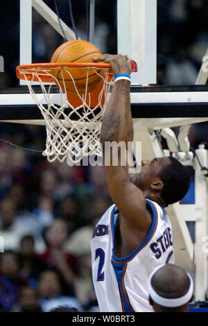 Washington Wizards guard DeShawn Stevenson (2) Kerben zwei Punkte auf einer schnellen Bruch in der ersten Hälfte gegen die Atlanta Hawks am 2. März 2007, im Verizon Center in Washington, D.C. (UPI Foto/Mark Goldman) Stockfoto