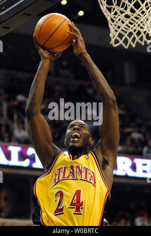 Atlanta Hawks, Marvin Williams (24) Kerben zwei Punkte in der ersten Hälfte gegen die Washington Wizards am 2. März 2007, im Verizon Center in Washington, D.C. (UPI Foto/Mark Goldman) Stockfoto