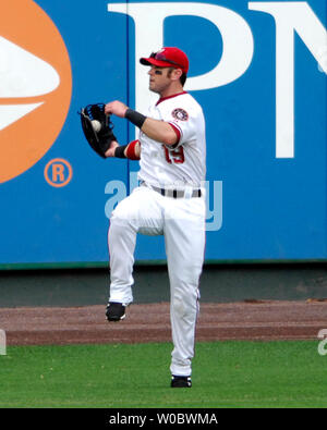 Washington Angehörigen linker Feldspieler Ryan Kirche Fänge ein Opfer fly Ball vom Schläger ab, der Houston Astros Craig Biggio, rechter Feldspieler Luke Scott im siebten Inning gegen am 18. Juli 2007 am RFK Stadium in Washington gezählt. Die Angehörigen besiegten die Astros 7-6. (UPI Foto/Mark Goldman) Stockfoto