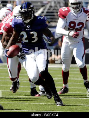 Baltimore Ravens zurück Willis McGahee laufen (23) läuft nach einem 47-Yard-Gewinn im ersten Viertel gegen die Arizona Cardinals am 23. September 2007 bei M&T Bank Stadium in Baltimore, Maryland. (UPI Foto/Mark Goldman) Stockfoto