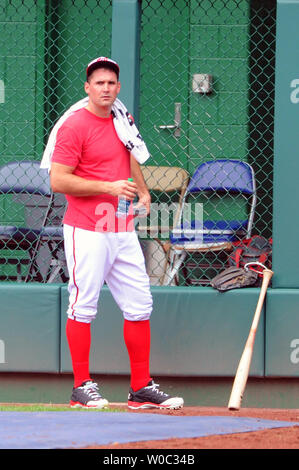 Washington Angehörigen linker Feldspieler Ryan Zimmerman (11) erstreckt sich auf die Staatsangehörigen Park in Washington D.C. am 10. September 2014. UPI/Mark Goldman Stockfoto