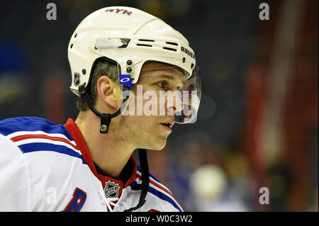 New York Rangers rechten Flügel Martin St. Louis(26) erwärmt sich im Verizon Center in Washington, D.C. am 11. April 2015. Foto von Mark Goldman/UPI Stockfoto