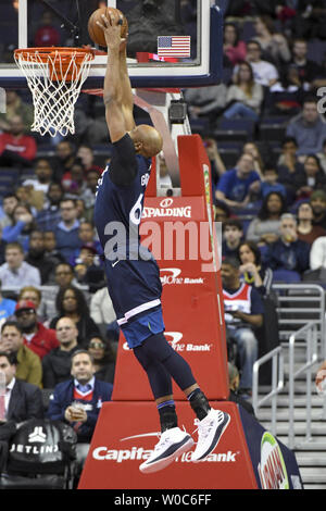 Minnesota Timberwolves vorwärts Taj Gibson (67) Kerben auf einem Dunk in der ersten Hälfte in der Hauptstadt zu einer Arena in Washington, D.C. am 13. März 2018. Foto von Mark Goldman/UPI Stockfoto