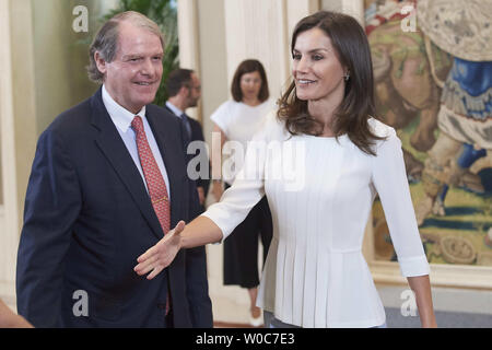 Madrid, Madrid, Spanien. 27 Juni, 2019. Queen Letizia von Spanien nimmt Publikum zu einer Darstellung des Zentrums für frühe Kindheit und Grundschule "Andalusien", Fuengirola (Malaga), Sieger des Unternehmers School Award 2018 von der Prinzessin von Girona Stiftung bei Zarzuela Palast verliehen am 27. Juni 2019 in Madrid, Spanien Credit: Jack Abuin/ZUMA Draht/Alamy leben Nachrichten Stockfoto