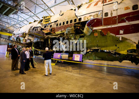 Die wiederhergestellte Wracks der TWA-Flug 800 steht am National Transportation Safety Board Training Academy, wo er für die Ausbildung der neuen Forscher in Ashburn, Virginia am 16. Juli 2008 verwendet wird wieder zusammengebaut. Die Boeing 747 stürzte in den Atlantik nach über den Long Island Sound und Long Island, New York im Jahr 1996, nachdem eine brennbare Mischung aus Kraftstoff und sauerstoffreichen Luft eine katastrophale Explosion verursacht. Das Verkehrsministerium kündigte an, dass fast alle US-Verkehrsflugzeuge vorgeschrieben wird, einen neuen Luftzerleger Sauerstoff aus zu helfen, in den Kraftstofftank ein Flugzeuge' verhindern zu installieren. Stockfoto