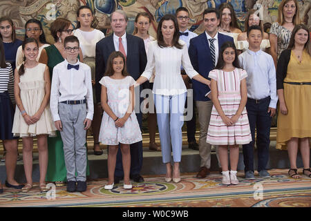 Madrid, Madrid, Spanien. 27 Juni, 2019. Queen Letizia von Spanien nimmt Publikum zu einer Darstellung des Zentrums für frühe Kindheit und Grundschule "Andalusien", Fuengirola (Malaga), Sieger des Unternehmers School Award 2018 von der Prinzessin von Girona Stiftung bei Zarzuela Palast verliehen am 27. Juni 2019 in Madrid, Spanien Credit: Jack Abuin/ZUMA Draht/Alamy leben Nachrichten Stockfoto