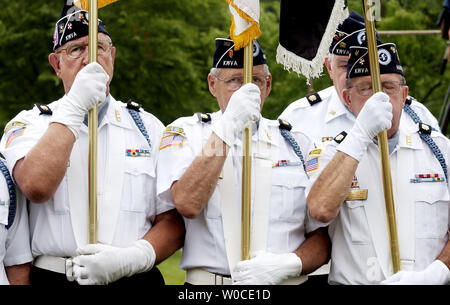 Ein Spalier aus Baltimore, Maryland nimmt teil an einer Feier zum 51. Jahrestag des Koreanischen Krieges zu gedenken und der 9. Jahrestag der Korean War Veterans Memorial am 27. Juli 2004 in Washington. (UPI Foto/Michael Kleinfeld) Stockfoto