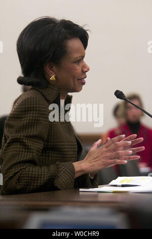 US-Außenministerin Condoleezza Rice bezeugt vor einem ausländischen Betrieb, Exportfinanzierung und verwandter Programme Unterausschuss Anhörung über' des Präsidenten GJ 2006 GJ 2005 Budget Request und Supplemental Request' auf dem Capitol Hill, Mittwoch, Februar 16, 2005 in Washington. (UPI Foto/Kamenko Pajic) Stockfoto