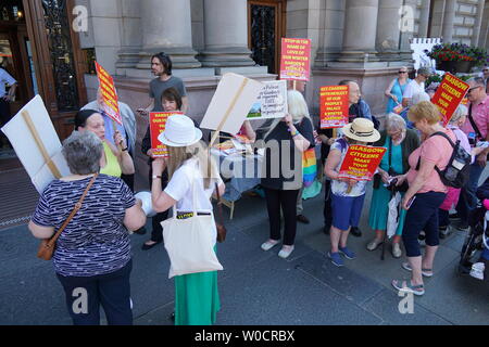 Glasgow, UK. 27 Juni, 2019. Eine öffentliche Vorführung in der Stadt Kammern für das Speichern der Winter Gardens Glasgow, Schottland. Credit: Pawel Pietraszewski/Alamy leben Nachrichten Stockfoto