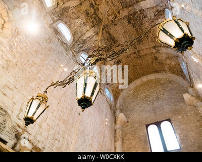 Kronleuchter im Kloster Carmo, Lissabon Stockfoto