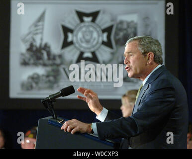 Us-Präsident George W. Bush spricht von einer Versammlung von Kriegsveteranen (VFW) über den Krieg gegen den Terrorismus am 10. Januar 2006, in Washington. Bush setzte seine Kampagne zur Information der Öffentlichkeit die Politik seiner Regierung zu erklären, die versuchen, Unterstützung für den Krieg gegen den Terror und den Krieg im Irak zu gewinnen. (UPI Foto/Roger L. Wollenberg) Stockfoto