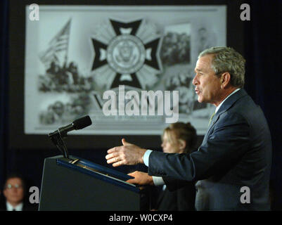 Us-Präsident George W. Bush spricht von einer Versammlung von Kriegsveteranen (VFW) über den Krieg gegen den Terrorismus am 10. Januar 2006, in Washington. Bush setzte seine Kampagne zur Information der Öffentlichkeit die Politik seiner Regierung zu erklären, die versuchen, Unterstützung für den Krieg gegen den Terror und den Krieg im Irak zu gewinnen. (UPI Foto/Roger L. Wollenberg) Stockfoto