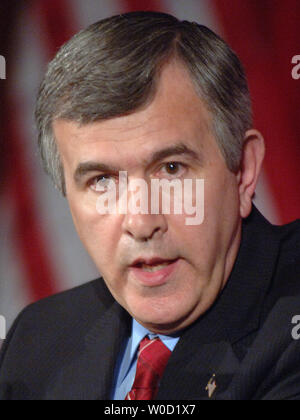 Landwirtschaftssekretär Mike Johanns spricht während einer Pressekonferenz folgende jährliche Handel Gespräche zwischen den USA und China, an das Handelsministerium in Washington am 11. April 2006. (UPI Foto/Roger L. Wollenberg) Stockfoto