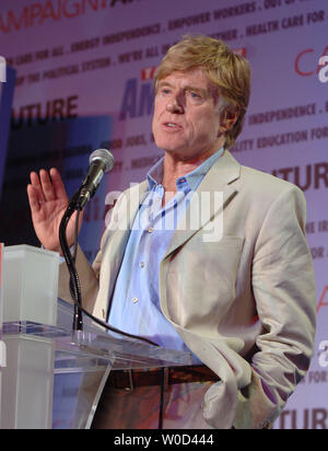 Schauspieler und Umweltaktivistin Robert Redford beteiligt sich an der Kampagne für Amerikas Zukunft" Amerika Zurück"-Konferenz in Washington am 12. Juni 2006. Die Konferenz konzentriert sich auf die Umwelt und Energie Unabhängigkeit. (UPI Foto/Roger L. Wollenberg) Stockfoto