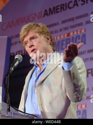 Schauspieler und Umweltaktivistin Robert Redford beteiligt sich an der Kampagne für Amerikas Zukunft" Amerika Zurück"-Konferenz in Washington am 12. Juni 2006. Die Konferenz konzentriert sich auf die Umwelt und Energie Unabhängigkeit. (UPI Foto/Roger L. Wollenberg) Stockfoto