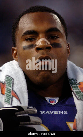 Baltimore Ravens zurück läuft Jamal Lewis (31) erwärmt sich vor den Raben Spiel gegen die Philadelphia Eagles, bei M&T Bank Stadium in Baltimore, Maryland am 17. August 2006. (UPI Foto/Kevin Dietsch) Stockfoto