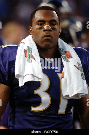 Baltimore Ravens zurück läuft Jamal Lewis (31) erwärmt sich vor den Raben Spiel gegen die Philadelphia Eagles, bei M&T Bank Stadium in Baltimore, Maryland am 17. August 2006. (UPI Foto/Kevin Dietsch) Stockfoto