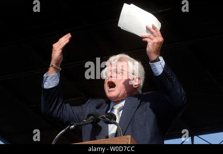 Senator Edward Kennedy (D-MA) spricht an der nationalen Hauptstadt Einwanderung Koalition Einwanderung Rallye, in Washington am 7. August 2006. (UPI Foto/Kevin Dietsch) Stockfoto