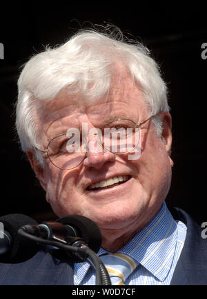 Senator Edward Kennedy (D-MA) spricht an der nationalen Hauptstadt Einwanderung Koalition Einwanderung Rallye, in Washington am 7. August 2006. (UPI Foto/Kevin Dietsch) Stockfoto