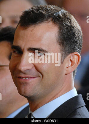 Spanische Kronprinz Felipe besucht eine Feier der Hispanic Heritage Monat im East Room des Weißen Hauses am 6. Oktober 2006. (UPI Foto/Roger L. Wollenberg) Stockfoto