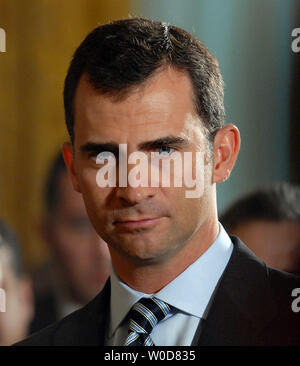 Spanische Kronprinz Felipe besucht eine Feier der Hispanic Heritage Monat im East Room des Weißen Hauses am 6. Oktober 2006. (UPI Foto/Roger L. Wollenberg) Stockfoto