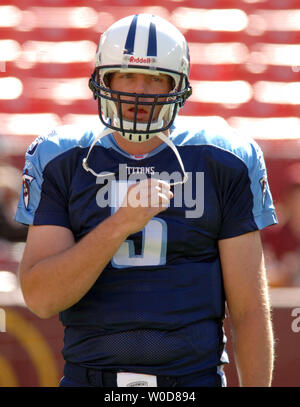 Tennessee Titans backup Quarterback Kerry Collins Aufwärmen für das Spiel gegen die Washington Redskins an FedEx Field in Landover, Maryland, am 15. Oktober 2006. (UPI Foto/Roger Wollenberg) Stockfoto