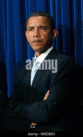 Senator Barack Obama (D-IL) nimmt an einer Pressekonferenz auf die Stärkung der Ethik Reform, in Washington am 8. Januar 2007. (UPI Foto/Kevin Dietsch) Stockfoto