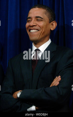 Senator Barack Obama (D-IL) nimmt an einer Pressekonferenz am Senat Ethik Reform in Washington am 18. Januar 2007. (UPI Foto/Kevin Dietsch) Stockfoto