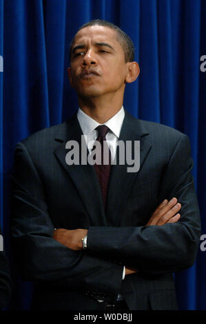 Senator Barack Obama (D-IL) nimmt an einer Pressekonferenz am Senat Ethik Reform in Washington am 18. Januar 2007. (UPI Foto/Kevin Dietsch) Stockfoto