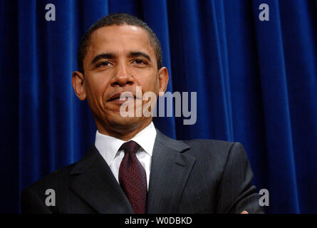 Senator Barack Obama (D-IL) nimmt an einer Pressekonferenz am Senat Ethik Reform in Washington am 18. Januar 2007. (UPI Foto/Kevin Dietsch) Stockfoto