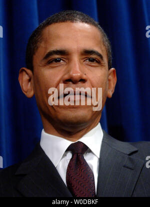 Senator Barack Obama (D-IL) nimmt an einer Pressekonferenz am Senat Ethik Reform in Washington am 18. Januar 2007. (UPI Foto/Kevin Dietsch) Stockfoto