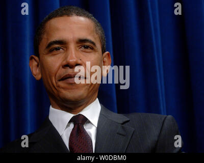 Senator Barack Obama (D-IL) nimmt an einer Pressekonferenz am Senat Ethik Reform in Washington am 18. Januar 2007. (UPI Foto/Kevin Dietsch) Stockfoto