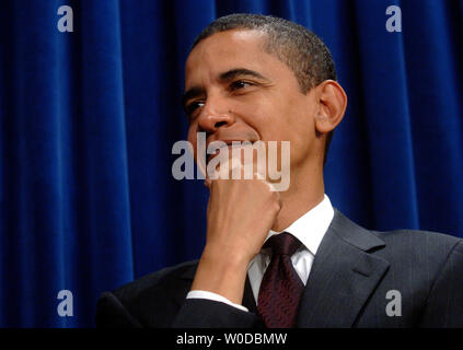 Senator Barack Obama (D-IL) nimmt an einer Pressekonferenz am Senat Ethik Reform in Washington am 18. Januar 2007. (UPI Foto/Kevin Dietsch) Stockfoto