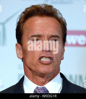 Der republikanische Gouverneur von Kalifornien, Arnold Schwarzenegger, liefert die grundsatzrede für Newsweek's Global Environmental Leadership Conference an der Georgetown Universität in Washington am 11. April 2007. (UPI Foto/Roger L. Wollenberg) Stockfoto