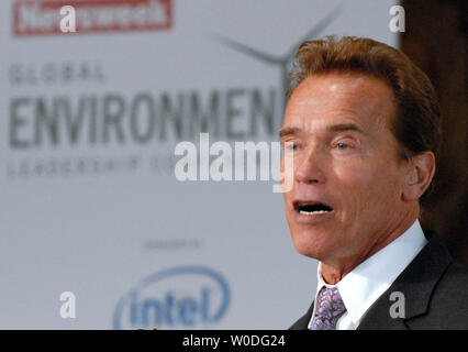 Der republikanische Gouverneur von Kalifornien, Arnold Schwarzenegger, liefert die grundsatzrede für Newsweek's Global Environmental Leadership Conference an der Georgetown Universität in Washington am 11. April 2007. (UPI Foto/Roger L. Wollenberg) Stockfoto