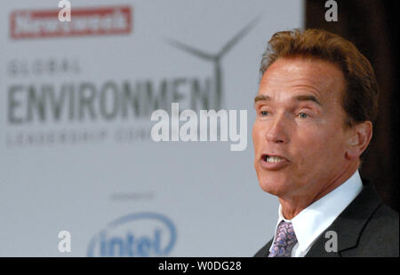 Der republikanische Gouverneur von Kalifornien, Arnold Schwarzenegger, liefert die grundsatzrede für Newsweek's Global Environmental Leadership Conference an der Georgetown Universität in Washington am 11. April 2007. (UPI Foto/Roger L. Wollenberg) Stockfoto