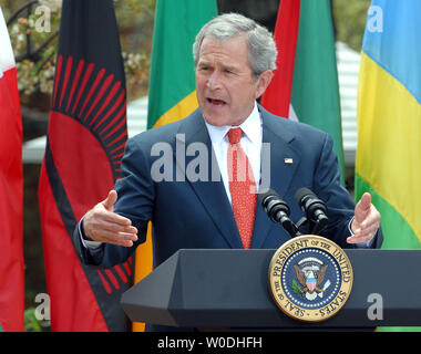 Us-Präsident George W. Bush spricht während einer Veranstaltung Kennzeichnung Malaria Bewußtsein Tag im Rosengarten des Weißen Hauses am 25. April 2007. (UPI Foto/Roger L. Wollenberg) Stockfoto