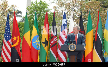 Us-Präsident George W. Bush spricht während einer Veranstaltung Kennzeichnung Malaria Bewußtsein Tag im Rosengarten des Weißen Hauses am 25. April 2007. (UPI Foto/Roger L. Wollenberg) Stockfoto