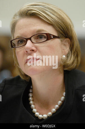 Bildungsministerin Margaret Spellings bezeugt vor einem Haus Bildungs- und Arbeitsmarktpolitik Ausschuss Anhörung auf die Rechenschaftspflicht und Kontrolle der Studentendarlehen in Washington am 10. Mai 2007. (UPI Foto/Kevin Dietsch) Stockfoto