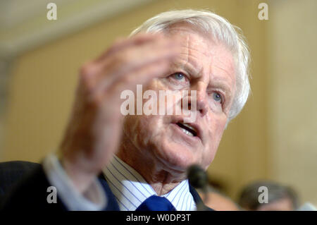 Senator Edward Kennedy (D-MA) spricht über die laufenden Senat Zuwanderung, in Washington am 27. Juni 2007. (UPI Foto/Kevin Dietsch) Stockfoto