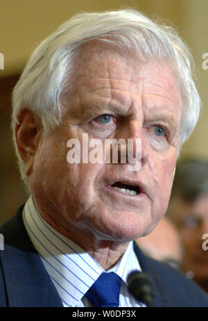 Senator Edward Kennedy (D-MA) spricht über die laufenden Senat Zuwanderung, in Washington am 27. Juni 2007. (UPI Foto/Kevin Dietsch) Stockfoto