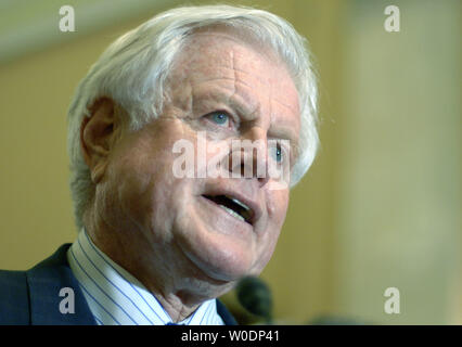 Senator Edward Kennedy (D-MA) spricht über die laufenden Senat Zuwanderung, in Washington am 27. Juni 2007. (UPI Foto/Kevin Dietsch) Stockfoto