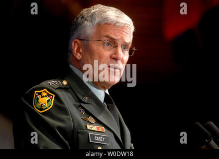 Generalstabschef der Armee, General George Casey spricht von der Bereitschaft der US-Armee an einem Mittagessen in Washington am 14. August 2007. (UPI Foto/Kevin Dietsch) Stockfoto