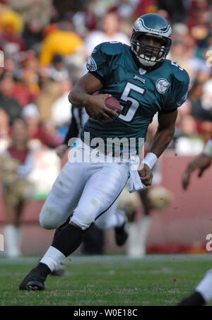 Philadelphia Eagles running zurück Brian Westbrook läuft gegen die Washington Redskins im ersten Quartal bei FedEx Field in Landover, Maryland am 11. November 2007. (UPI Foto/Kevin Dietsch) Stockfoto