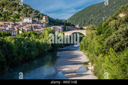 Frankreich, Drome, regionalen Park der Baronnies provencales, Nyons, römische Brücke über den Fluss Eygues Stockfoto