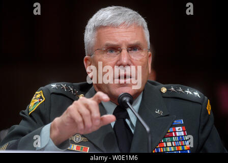 Stabschef der Armee, General George Casey Jr. bezeugt vor einem Senat Armed Services Committee Hearing über den Stand der United States Army in Washington am 15. November 2007. (UPI Foto/Kevin Dietsch) Stockfoto