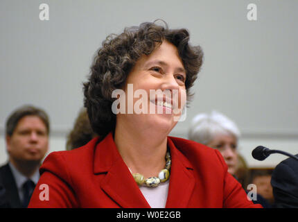 Vorsitzender der Federal Deposit Insurance Corporation (FDIC), Sheila Bair bezeugt an einem Haus Ausschuss für Finanzdienstleistungen Anhörung über die Hypothekenkrise in Washington am 6. Dezember 2007. (UPI Foto/Alexis Glenn) Stockfoto