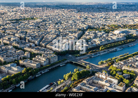 Frankreich, 7. und 16. Arrondissements von Paris, Blick vom Eiffelturm nach Norden (Heilige Dreifaltigkeit Orthodoxe Kathedrale, Seine, Pont de l'Alma) Stockfoto