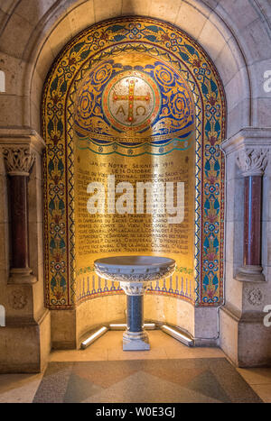 Frankreich, 18. Arrondissement von Paris, in der Basilika des Heiligen Herzens von Paris, Weihwasserbecken Stockfoto