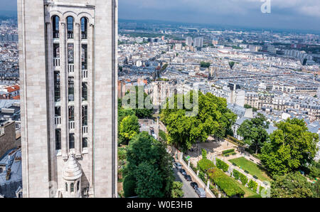 Frankreich, 18. arrondissement von Paris, Detail der Campanile, Blick von der Kuppel der Basilika der Heiligen Herzen von Paris in Richtung Nordosten Stockfoto